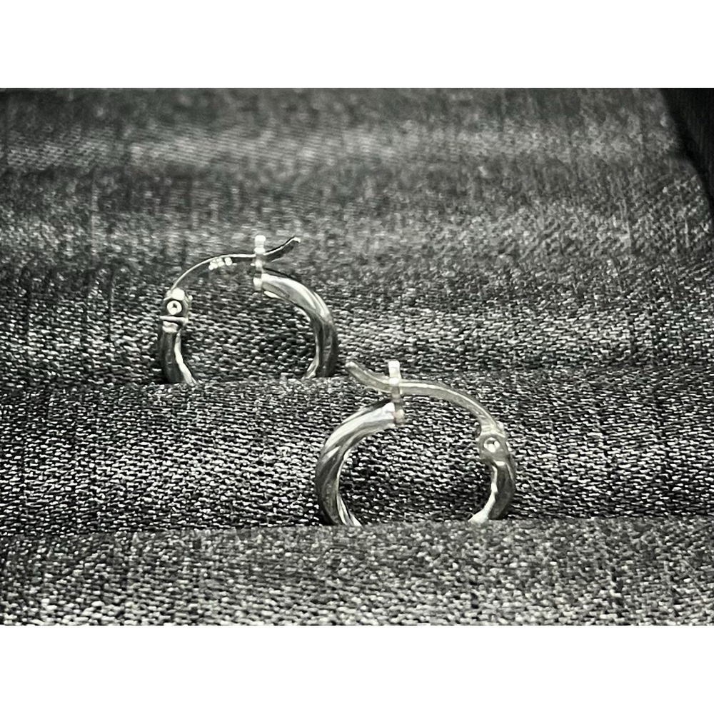 Arracadas de Plata con Diseño Trenzado, Silver Hoop Earrings with Braided Design
